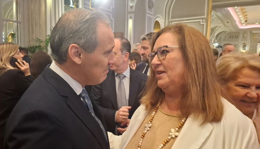 El Decano del ICAM asiste al desayuno de Nueva Economía Forum con la presidenta de la Asociación de Víctimas del Terrorismo, Maite Araluce