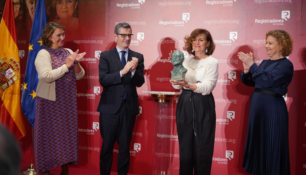 La Vicedecana Isabel Winkels asiste a la ceremonia de entrega del Premio Gumersindo de Azcárate concedido por el Colegio de Registradores de la Propiedad al Consejo de Estado