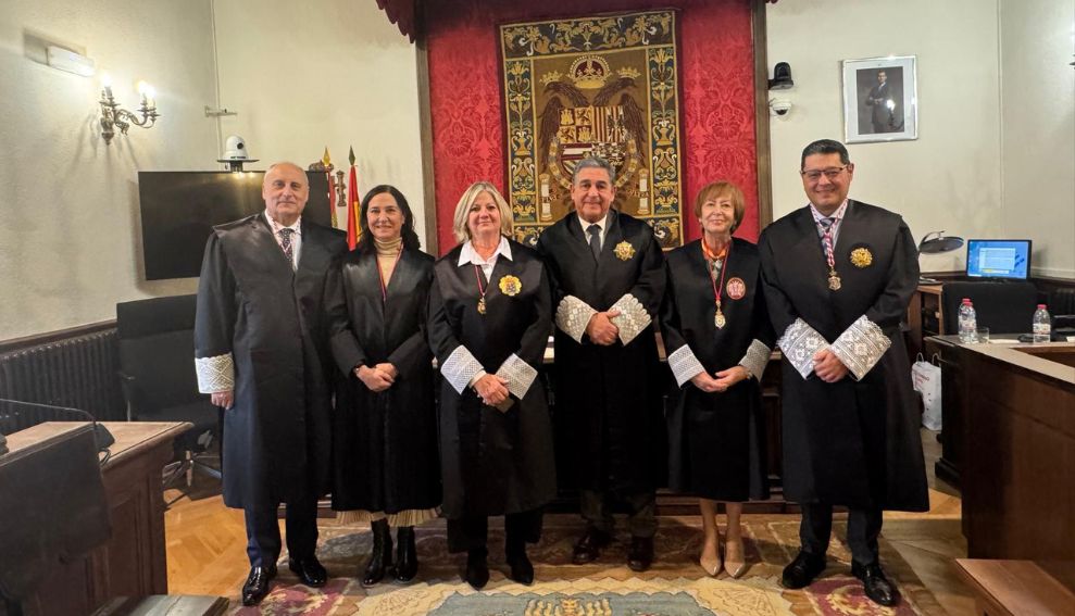 Lola Fernández, Tesorera del ICAM, participa en el acto de Jura de nuevos letrados e imposición de medallas del Ilustre Colegio de la Abogacía de Ávila