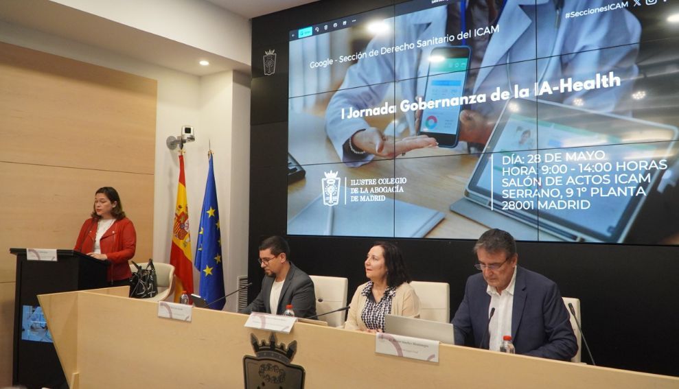 La Diputada Mabel Klimt, responsable de Tecnología del ICAM, reclama transparencia algorítmica, supervisión humana y un marco normativo alineado con el nuevo Reglamento Europeo, en la jornada sobre el uso de la IA en el sector sanitario