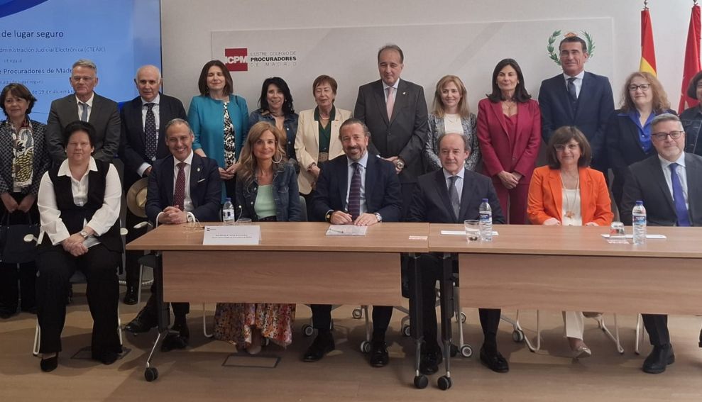 El Decano del ICAM y la Tesorera Lola Fernández asisten a la inauguración de las Salas Seguras del Colegio de Procuradores de Madrid