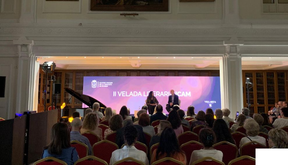 Literatura y música a la luz de las velas en la II Velada Literaria del ICAM