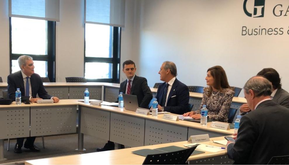 El Decano preside la reunión del jurado de los Premios Jóvenes Juristas 2025 de la Fundación Garrigues