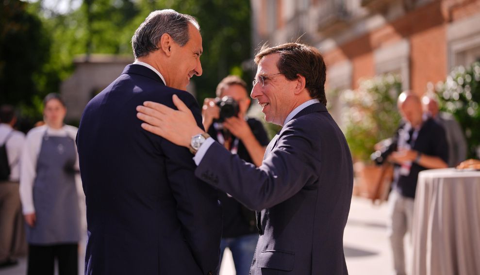 El Decano del ICAM, Eugenio Ribón, asiste a la conferencia «Barcelona es Capital», ofrecida por el Alcalde de Barcelona, Jaume Collboni