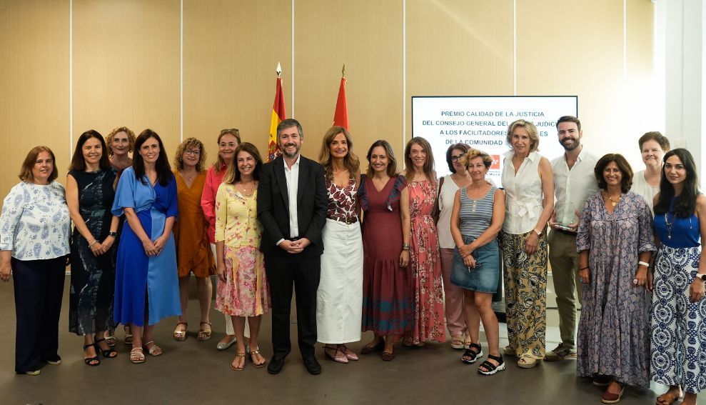 La Vicedecana del ICAM, Isabel Winkels, asiste a la entrega del Premio “Justicia más accesible” al proyecto de facilitadores judiciales de la Comunidad de Madrid