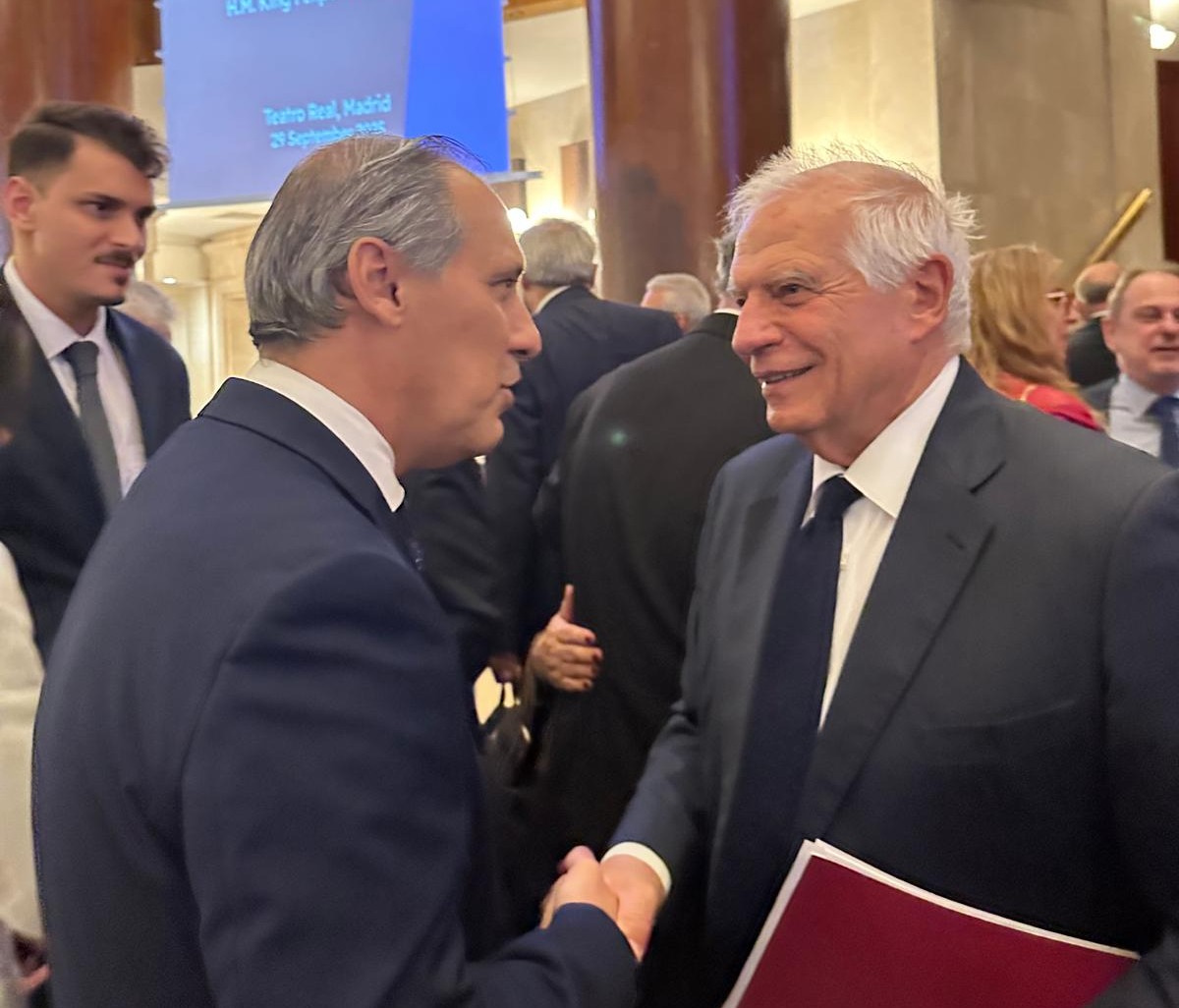 El Decano, presente en el acto conmemorativo por el XXV aniversario de Nueva Economía Fórum