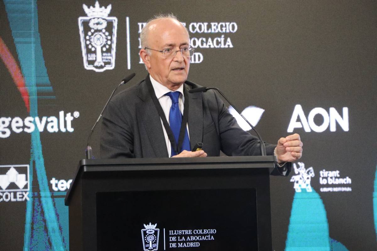 El magistrado del Supremo Vicente Magro aboga en el ICAM por el reconocimiento expreso de la violencia económica como violencia de género en las resoluciones judiciales
