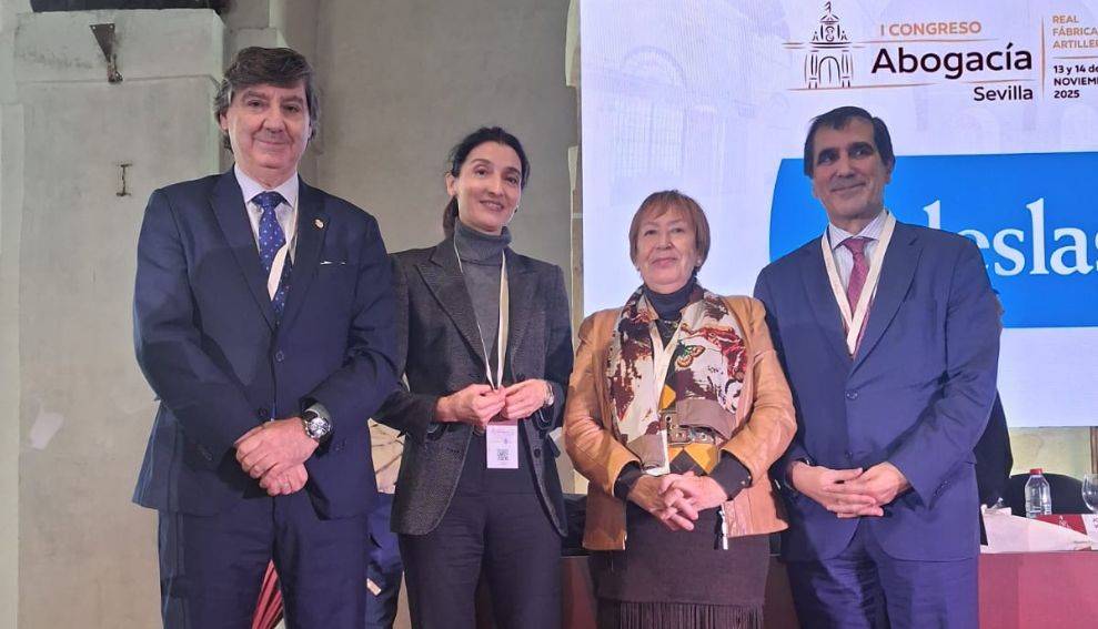 Lola Fernández, Tesorera del ICAM, asiste al I Congreso de la Abogacía de Sevilla