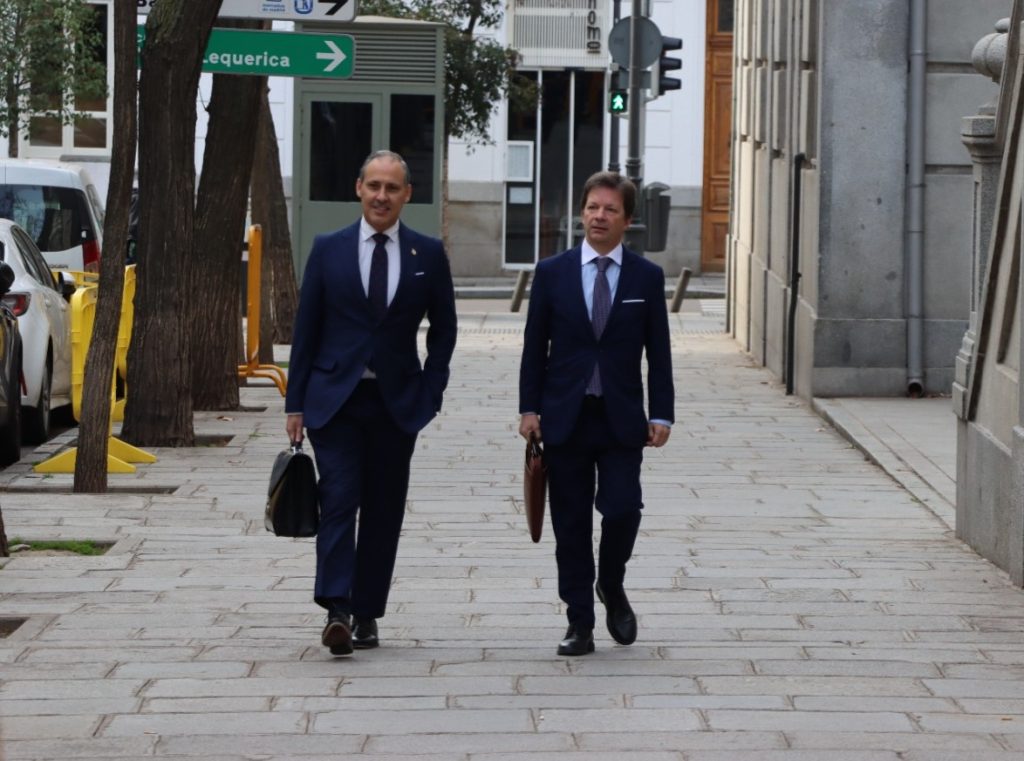 Eugenio Ribón defiende en el Supremo el derecho de defensa y el secreto profesional como pilares de la abogacía