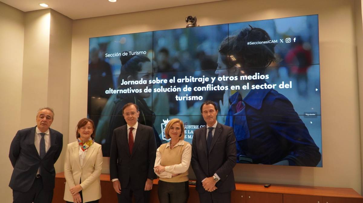 Los Diputados Teresa Mínguez y José Ignacio Monedero intervienen en una jornada sobre el papel del arbitraje en el sector turístico