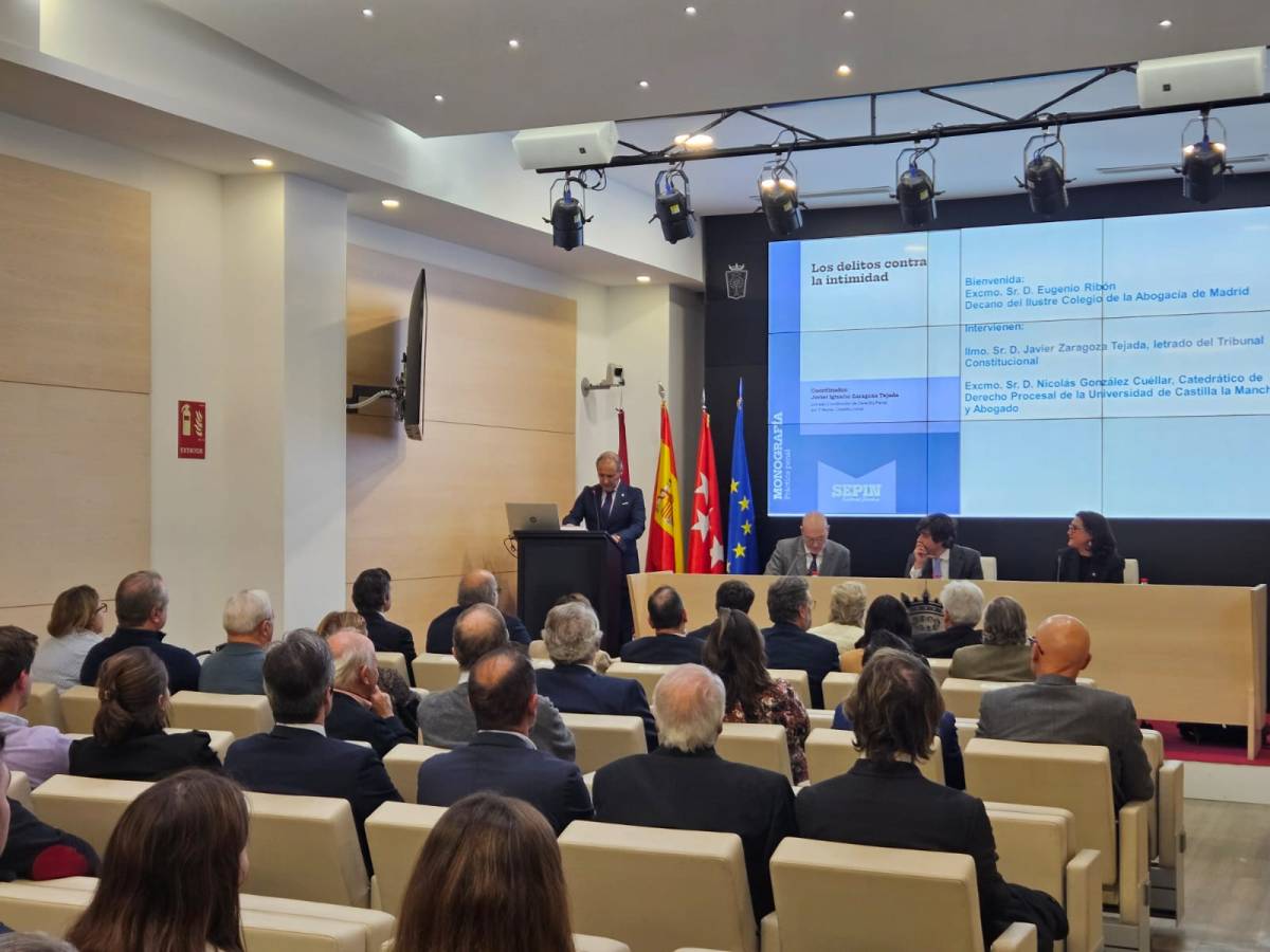 El Decano Eugenio Ribón inaugura en el ICAM la presentación del libro “Delitos contra la intimidad: desafíos contemporáneos en la era digital”