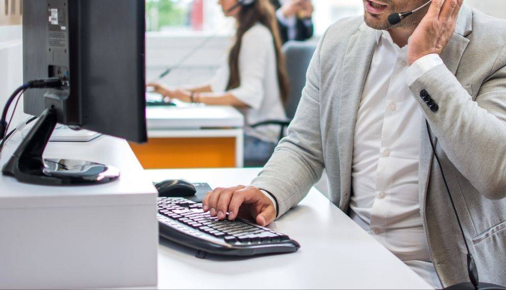 El ICAM amplía el horario de su servicio de soporte informático (helpdesk) para los colegiados/as