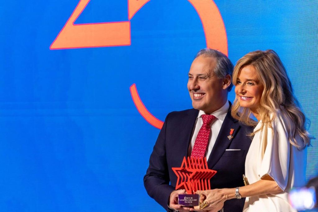 Carmen Martín García-Matos y Eugenio Ribón_ Premio Madrid Excelente Fundacion ICAM Cortina