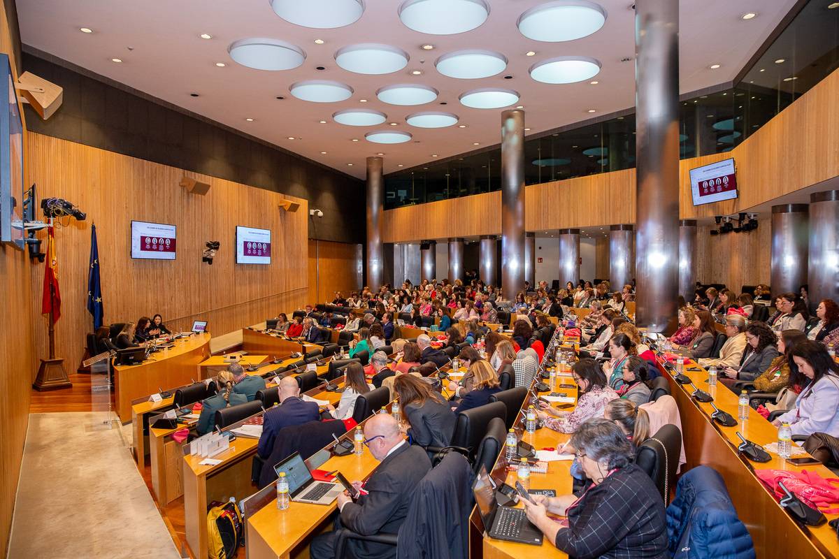 RESUMEN DE LA CUMBRE: DÍA 1 | El sesgo algorítmico y la nueva violencia digital centran el debate de la primera jornada de la XIII Cumbre de Mujeres Juristas