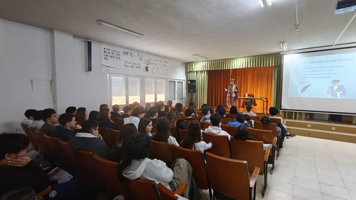 La Tesorera del ICAM acerca el Derecho a los jóvenes del IES García Morato en las Jornadas de Orientación Profesional organizadas por UICM