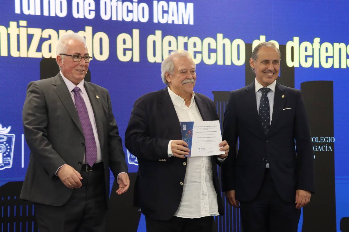 El ICAM homenajea a los profesionales con más de 45 años en el Turno de Oficio y premia las historias que dan voz a su vocación