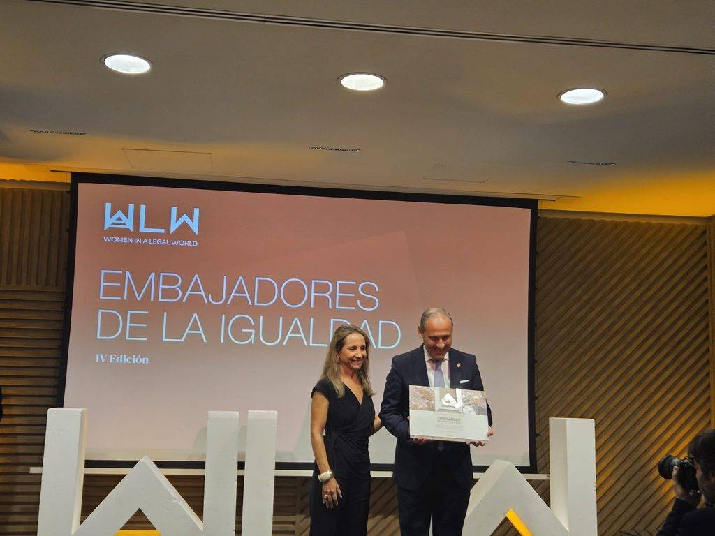 El Decano Eugenio Ribón, nombrado Embajador de la Igualdad de Women in a Legal World (WLW) El Decano Eugenio Ribón, nombrado Embajador de la Igualdad de Women in a Legal World (WLW)