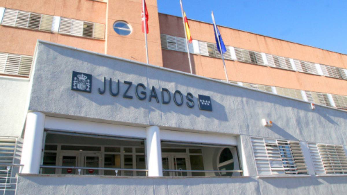 Cambio de ubicación de los percheros de togas en la sede judicial de Blas de Otero de Alcobendas