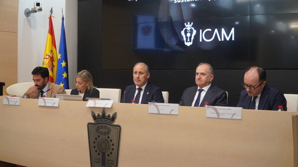 Eugenio Ribón advierte de los riesgos de la contratación digital para la libertad de decisión del consumidor en la jornada de la Sección de Consumo Eugenio Ribón advierte de los riesgos de la contratación digital para la libertad de decisión del consumidor en la jornada de la Sección de Consumo
