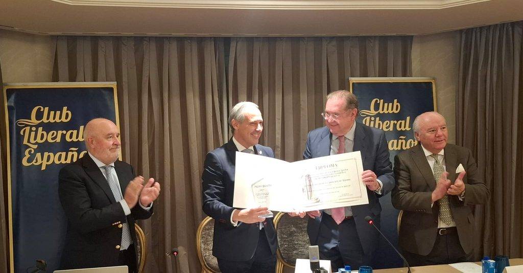 El Decano Eugenio Ribón recibe el Premio Libertad 2025 concedido al ICAM por su defensa del Estado de Derecho 