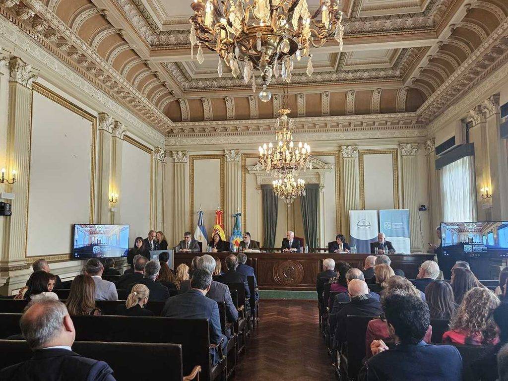 El Decano del ICAM refuerza en La Plata la agenda iberoamericana del Colegio con nuevas alianzas académicas e institucionales El Decano del ICAM refuerza en La Plata la agenda iberoamericana del Colegio con nuevas alianzas académicas e institucionales